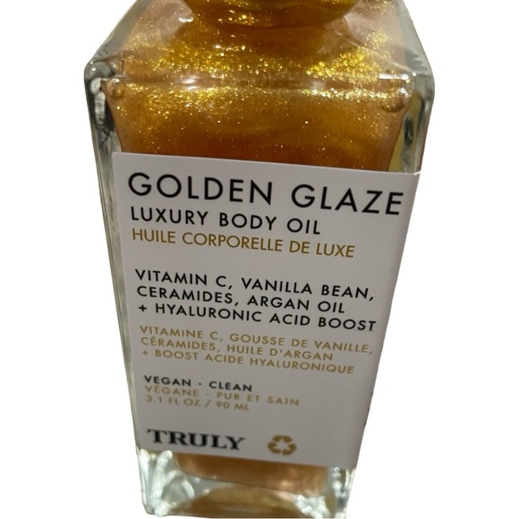 TRULY Golden Glaze Body Oil with Shimmer - Picture 3 of 5